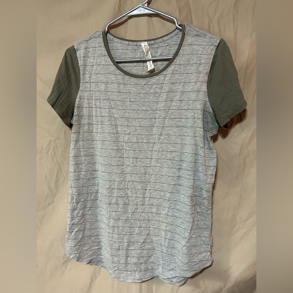 lululemon athletica Gray and Olive Short Sleeve Tee